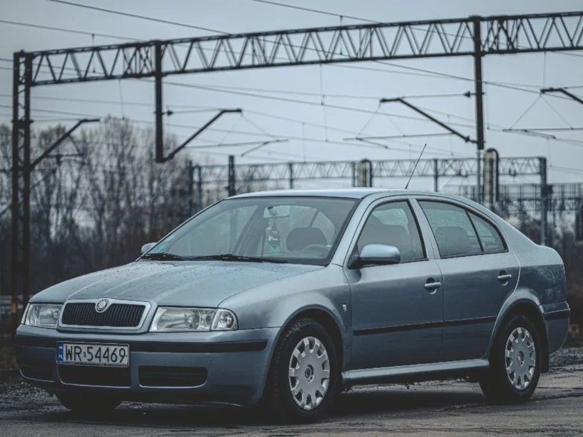 Встановлення світлодіодних Bi-Led лінз на Skoda Tour (Шкоду Тур)